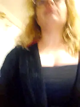 Selenna emma online show from November 24, 2025, 3:01 pm