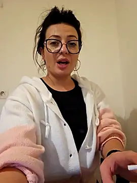 Selenna emma online show from December 16, 2025, 2:22 pm