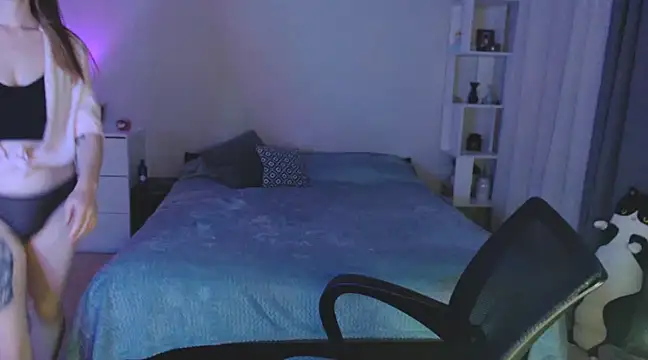 Snapshot of Allaria chatting on February 18, 2025, 7:19 pm Allaria online show from February 18, 2025, 7:19 pm