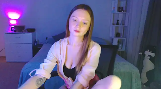 Snapshot of Allaria chatting on March 8, 2025, 11:18 pm Allaria online show from March 8, 2025, 11:18 pm