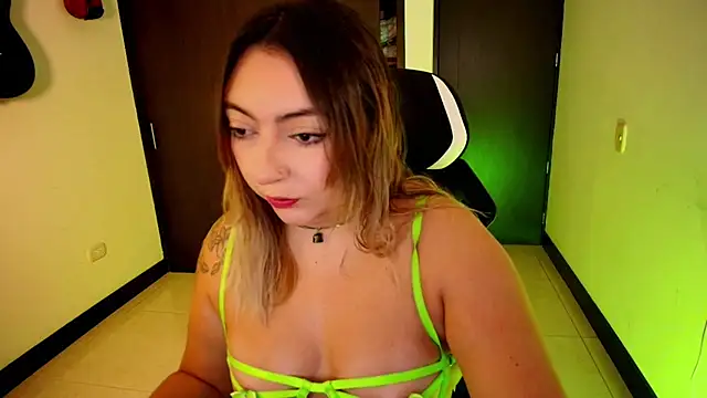 Snapshot of miaawild chatting on December 5, 2025, 2:47 pm miaawild online show from December 5, 2025, 2:47 pm