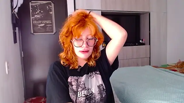 Snapshot of mariana124- chatting on December 17, 2025, 2:56 pm mariana124- online show from December 17, 2025, 2:56 pm