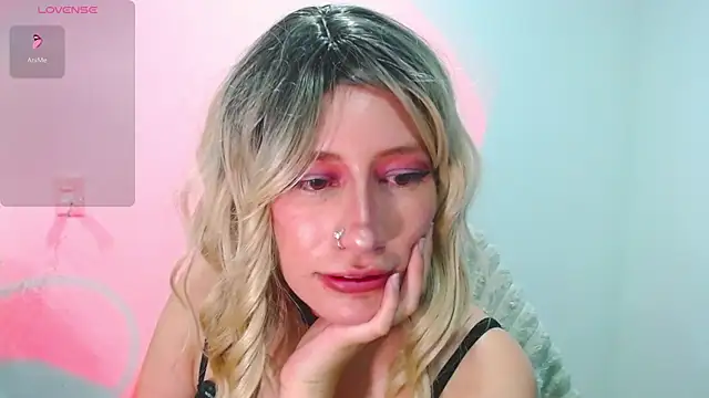 Snapshot of mariana124- chatting on February 15, 2026, 1:02 am mariana124- online show from February 15, 2026, 1:02 am