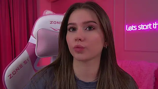 Snapshot of DianaVert chatting on February 19, 2026, 6:26 pm DianaVert online show from February 19, 2026, 6:26 pm