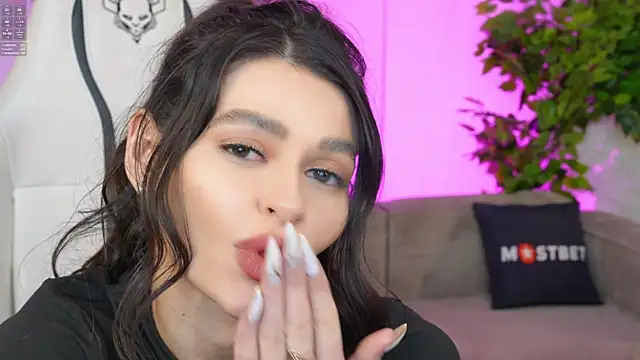 Snapshot of Gabriella054 chatting on December 24, 2024, 6:44 am Gabriella054 online show from December 24, 2024, 6:44 am