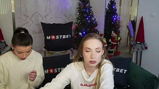 Snapshot of Gabriella054 chatting on January 3, 2025, 11:44 pm Gabriella054 online show from January 3, 2025, 11:44 pm