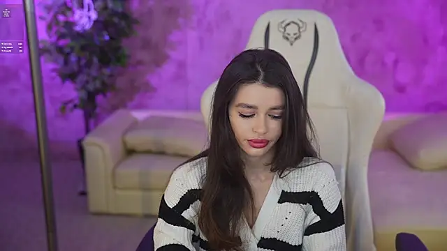 Snapshot of Gabriella054 chatting on March 3, 2025, 7:54 am Gabriella054 online show from March 3, 2025, 7:54 am