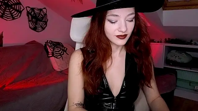 Snapshot of MiaRouge chatting on October 27, 2025, 3:43 am MiaRouge online show from October 27, 2025, 3:43 am