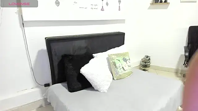 Snapshot of mia_cooper_24 chatting on December 17, 2024, 7:48 pm mia cooper 24 online show from December 17, 2024, 7:48 pm
