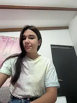 Snapshot of mia_cooper_24 chatting on February 18, 2025, 1:33 pm mia cooper 24 online show from February 18, 2025, 1:33 pm