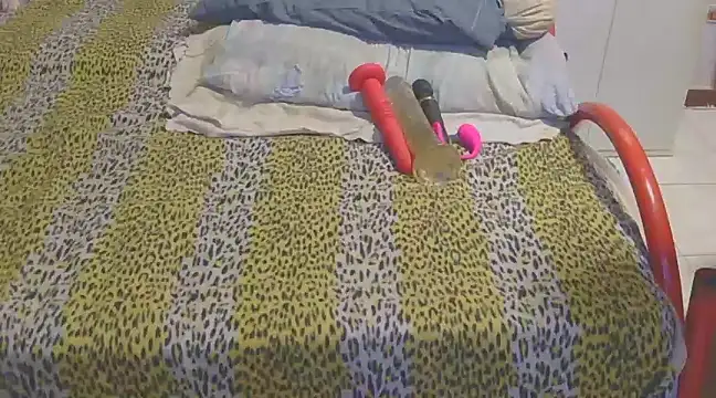 Snapshot of couplemilf2 chatting on December 1, 2024, 4:29 pm couplemilf2 online show from December 1, 2024, 4:29 pm