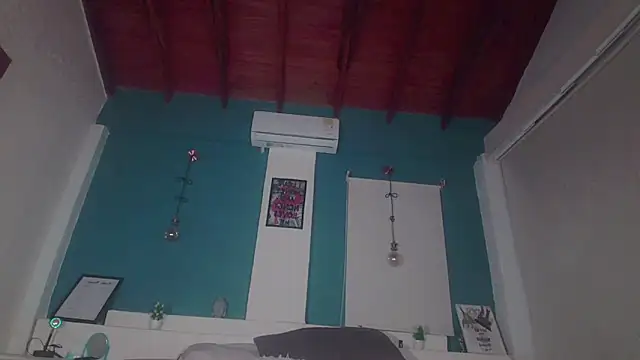 ariana-white- online show from November 20, 2025, 6:46 am