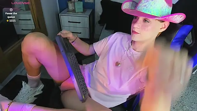 VladHellsing4 online show from September 23, 2025, 2:42 pm