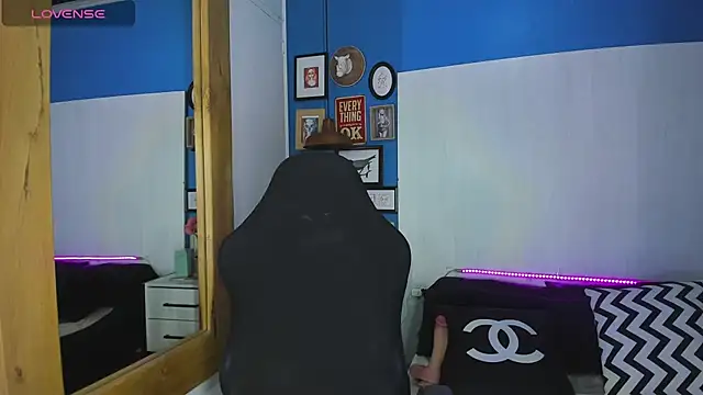 VladHellsing4 online show from November 5, 2025, 1:44 pm