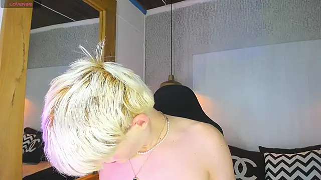 Snapshot of VladHellsing4 chatting on February 21, 2026, 9:38 pm VladHellsing4 online show from February 21, 2026, 9:38 pm