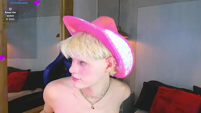 Snapshot of VladHellsing4 chatting on May 21, 2026, 2:13 pm VladHellsing4 online show from May 21, 2026, 2:13 pm