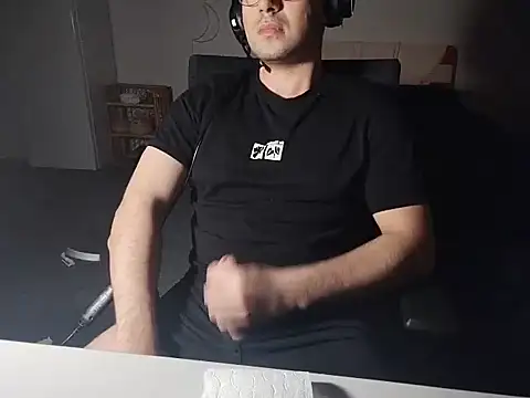 Snapshot of mrKerem123 chatting on February 23, 2026, 10:07 pm mrKerem123 online show from February 23, 2026, 10:07 pm