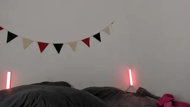 Snapshot of MiaDavis21 chatting on October 16, 2025, 5:47 pm MiaDavis21 online show from October 16, 2025, 5:47 pm