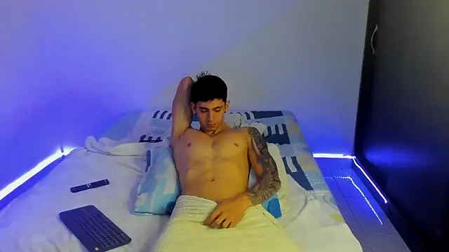 Snapshot of OliverBennet chatting on January 15, 2025, 1:02 am OliverBennet online show from January 15, 2025, 1:02 am