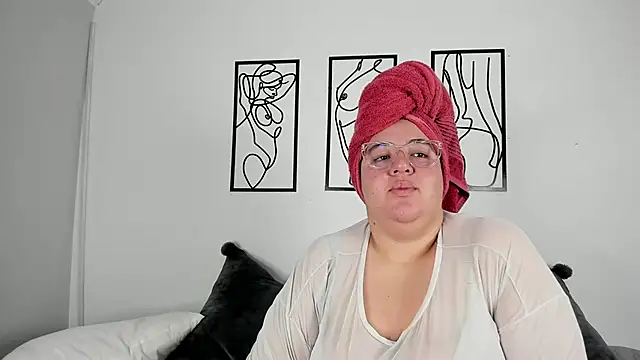 Snapshot of RubyPirsso18 chatting on October 17, 2025, 7:16 pm RubyPirsso18 online show from October 17, 2025, 7:16 pm