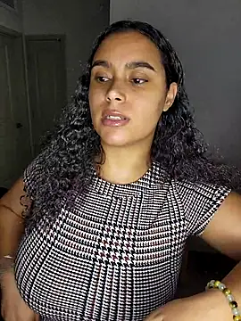 Snapshot of cinnaminnie chatting on January 6, 2026, 8:12 pm cinnaminnie online show from January 6, 2026, 8:12 pm