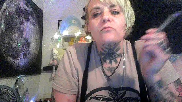 Hunniebunnie78 online show from June 15, 2026, 3:31 am