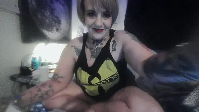 Hunniebunnie78 online show from June 27, 2026, 1:43 am