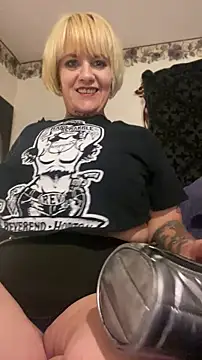 Hunniebunnie78 online show from July 30, 2026, 2:32 am