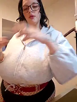 Snapshot of Jujuicy_97 chatting on February 4, 2026, 8:09 am Jujuicy 97 online show from February 4, 2026, 8:09 am