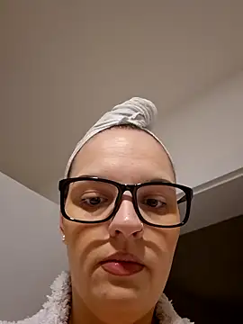 Snapshot of Jujuicy_97 chatting on February 7, 2026, 5:00 am Jujuicy 97 online show from February 7, 2026, 5:00 am