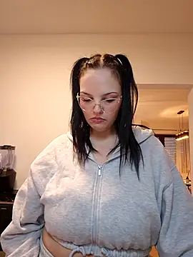 Snapshot of Jujuicy_97 chatting on February 11, 2026, 11:04 am Jujuicy 97 online show from February 11, 2026, 11:04 am