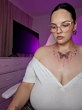 Snapshot of Jujuicy_97 chatting on March 11, 2026, 7:42 pm Jujuicy 97 online show from March 11, 2026, 7:42 pm
