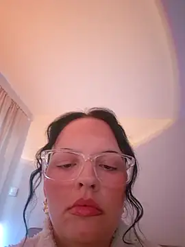 Snapshot of Jujuicy_97 chatting on April 2, 2026, 5:05 am Jujuicy 97 online show from April 2, 2026, 5:05 am