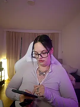 Snapshot of Jujuicy_97 chatting on April 9, 2026, 6:13 pm Jujuicy 97 online show from April 9, 2026, 6:13 pm