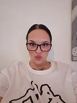 Snapshot of Jujuicy_97 chatting on April 12, 2026, 7:24 am Jujuicy 97 online show from April 12, 2026, 7:24 am