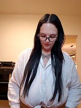Snapshot of Jujuicy_97 chatting on May 19, 2026, 9:32 pm Jujuicy 97 online show from May 19, 2026, 9:32 pm