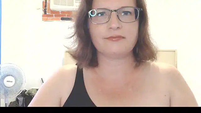 CrimsonMistress online show from March 4, 2026, 10:38 pm