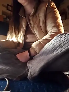 JasminePham online show from December 19, 2024, 9:06 pm