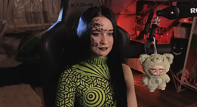 Snapshot of KiraLiLime chatting on October 31, 2025, 4:30 pm KiraLiLime online show from October 31, 2025, 4:30 pm