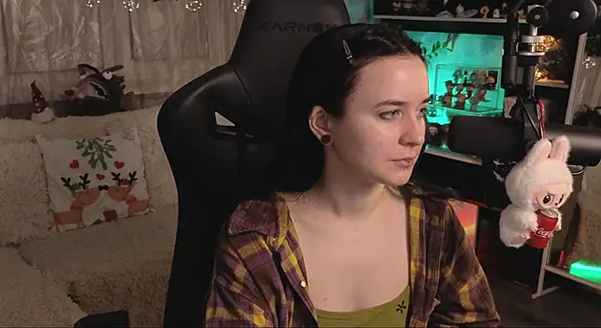 Snapshot of KiraLiLime chatting on January 6, 2026, 6:00 pm KiraLiLime online show from January 6, 2026, 6:00 pm