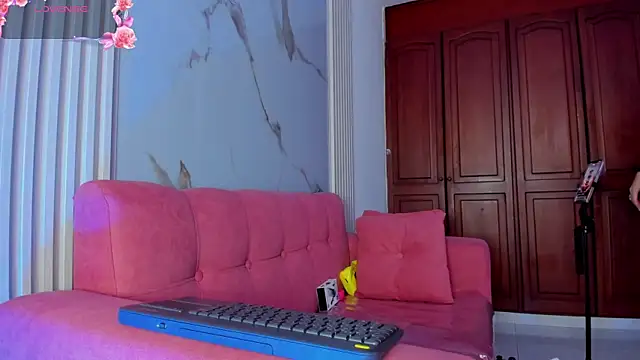 Snapshot of BridgetRodriguez chatting on October 20, 2025, 12:27 pm BridgetRodriguez online show from October 20, 2025, 12:27 pm