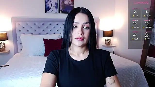 sarascottt online show from March 18, 2025, 2:26 pm