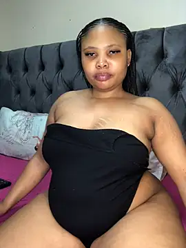 Anaelle24 online show from May 4, 2026, 4:08 am