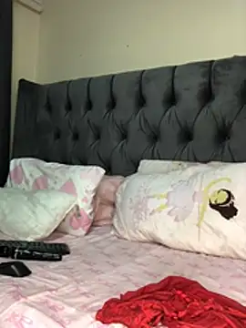 Snapshot of Anaelle24 chatting on July 9, 2026, 3:43 am Anaelle24 online show from July 9, 2026, 3:43 am
