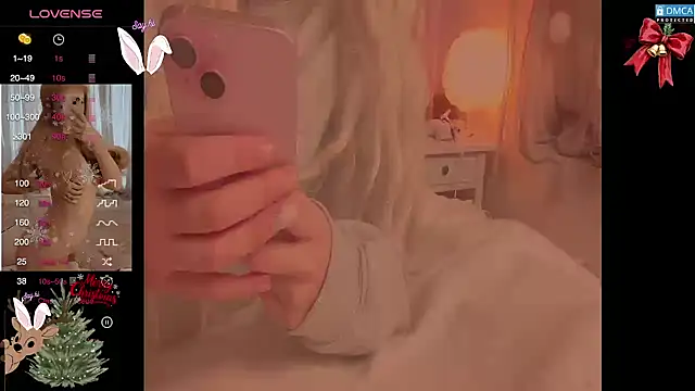 Snapshot of Blondecandie chatting on January 14, 2026, 6:13 pm Blondecandie online show from January 14, 2026, 6:13 pm