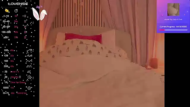 Snapshot of Blondecandie chatting on February 4, 2026, 5:30 pm Blondecandie online show from February 4, 2026, 5:30 pm