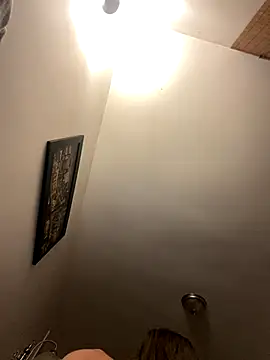 kikiwonderbar online show from December 1, 2024, 7:03 pm