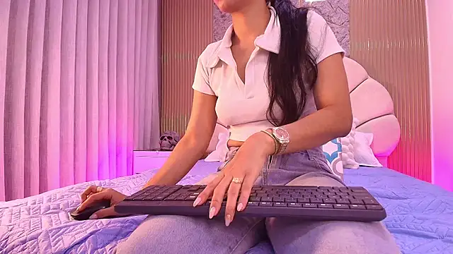 aisha sh online show from November 1, 2025, 11:56 am