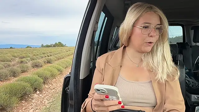 EmyLana online show from September 13, 2025, 7:41 am