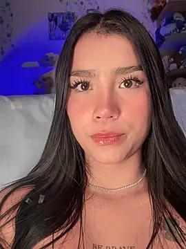 Snapshot of -Loren- chatting on February 13, 2026, 12:01 pm -Loren- online show from February 13, 2026, 12:01 pm